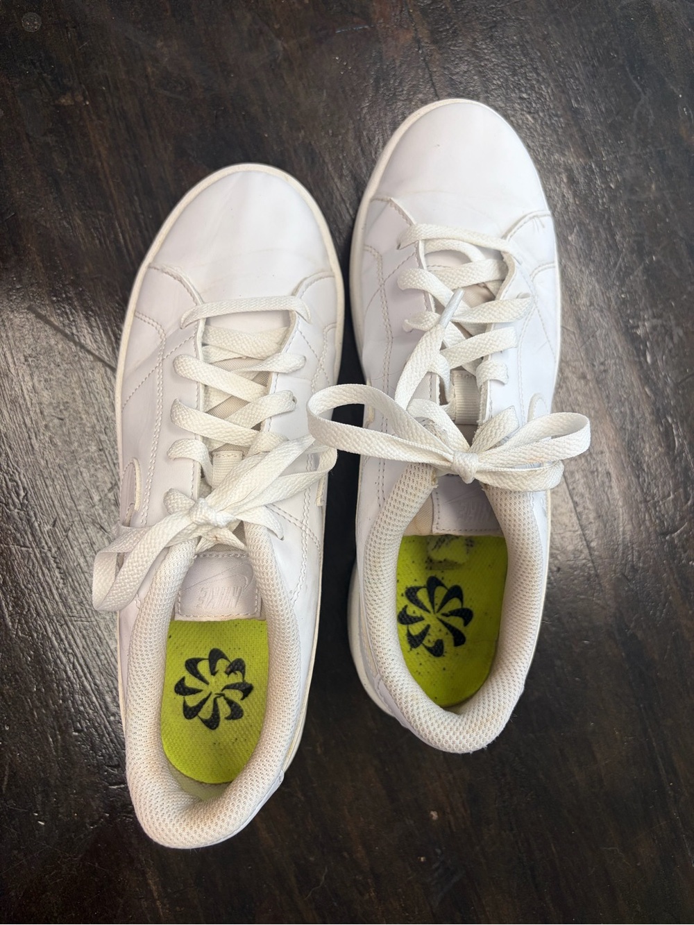 White Women's Casual Nike Sneakers